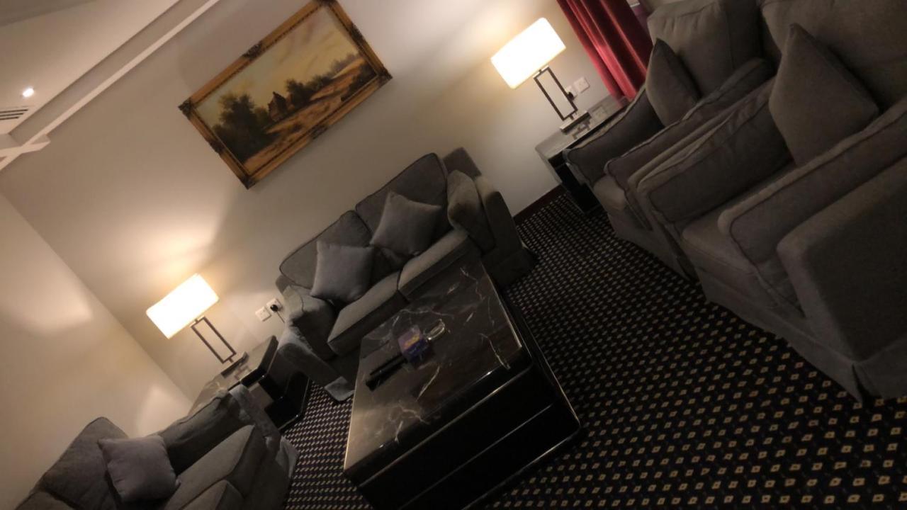 Sixty Three Hotel Suites Riyadh Bagian luar foto