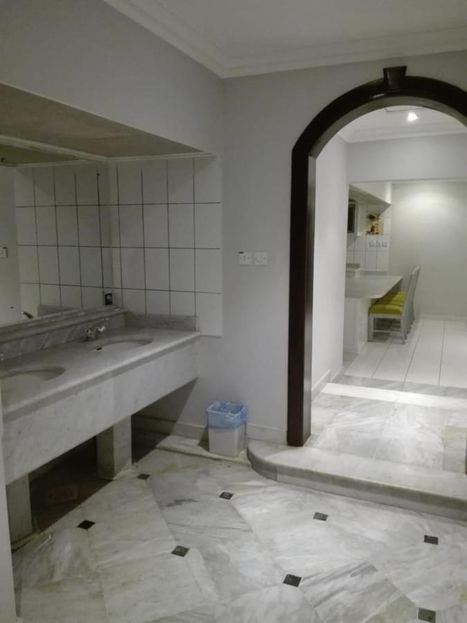 Sixty Three Hotel Suites Riyadh Bagian luar foto