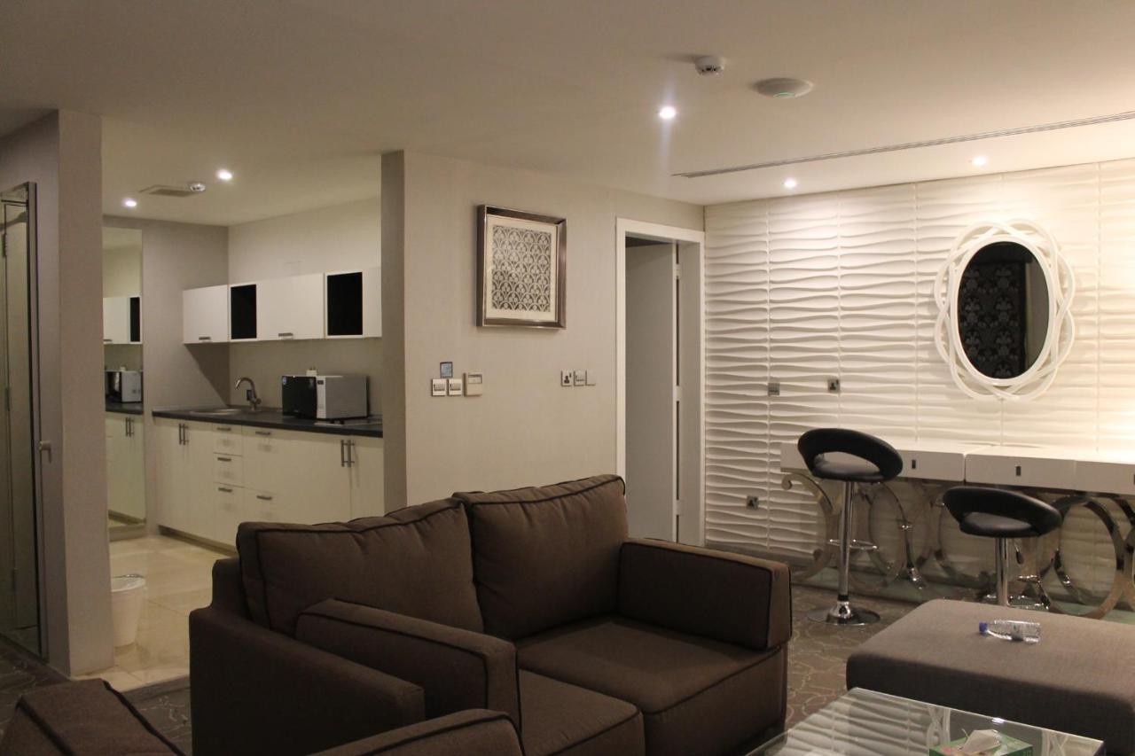 Sixty Three Hotel Suites Riyadh Bagian luar foto